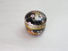 Load image into Gallery viewer, SAKURA &amp; KIKU FLOWERS TIN TEA CADDY (BLACK OR RED)
