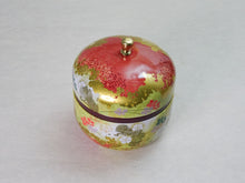 Load image into Gallery viewer, FLOWER PAINTED TIN TEA CADDY WITH KNOB
