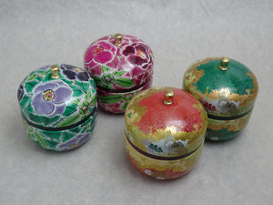 FLOWER PAINTED TIN TEA CADDY WITH KNOB