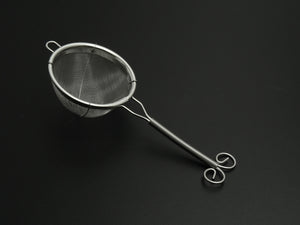STAINLESS TEA STRAINER SMALL SIZE
