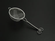 STAINLESS TEA STRAINER (SMALL/MEDIUM)