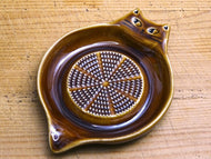 FIKALYCKA CAT SHAPED SMALL GRATER PLATE (BROWN)