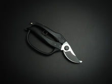 Load image into Gallery viewer, KAMAKI STAINLESS STEEL SECATEURS 200MM HOOK TYPE
