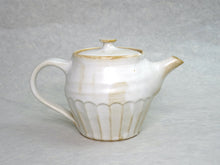 Load image into Gallery viewer, MASHIKOYAKI KINARI TEAPOT WITH STAINLESS STRAINER
