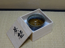 Load image into Gallery viewer, MINOYAKI KARATSU MATCHA BOWL WITH WOODEN BOX
