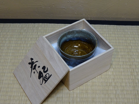 MINOYAKI KARATSU MATCHA BOWL WITH WOODEN BOX
