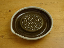 Load image into Gallery viewer, MUJUN SURI PLATE MOTOSHIGE JAPANESE GRATER (2SIZES)
