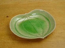 Load image into Gallery viewer, SHIGARAKIYAKI HECHIMON SANKIRAI/SMILAX 21CM PLATE
