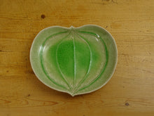 Load image into Gallery viewer, SHIGARAKIYAKI HECHIMON SANKIRAI/SMILAX 21CM PLATE
