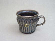 Load image into Gallery viewer, SHIGARAKIYAKI HECHIMON KOKUYU-BORI MUG CUP
