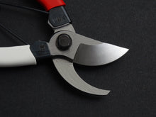 Load image into Gallery viewer, OKATSUNE SECATEURS 180MM / SENTEI BASAMI
