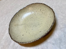 Load image into Gallery viewer, SHIGARAKIYAKI HECHIMON SHIRO-SANGO/WHITE CORAL 18CM SHALLOW BOWL
