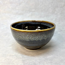 Load image into Gallery viewer, MINOYAKI AMANOGAWA BROWN UNOFU MATCHA BOWL

