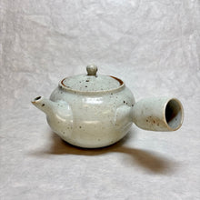 Load image into Gallery viewer, SHIGARAKIYAKI HECHIMON SHIRO-GOMA TEAPOT
