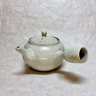 SHIGARAKIYAKI HECHIMON SHIRO-GOMA TEAPOT