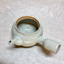 Load image into Gallery viewer, SHIGARAKIYAKI HECHIMON SHIRO-GOMA TEAPOT
