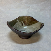 Load image into Gallery viewer, SHIGARAKIYAKI HECHIMON UZURA OVAL SMALL BOWL

