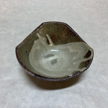 Load image into Gallery viewer, SHIGARAKIYAKI HECHIMON UZURA OVAL SMALL BOWL

