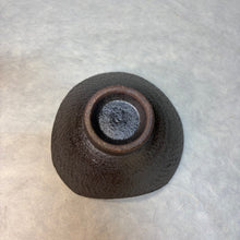Load image into Gallery viewer, SHIGARAKIYAKI HECHIMON UZURA OVAL SMALL BOWL
