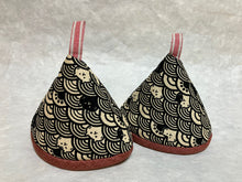 Load image into Gallery viewer, NABETSUKAMI / POTHOLDER  SET OF 2

