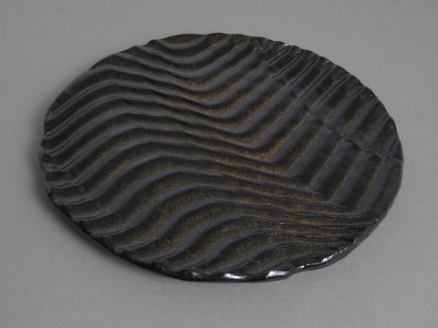 RUBEN FLAT PLATE WITH TEXTURE TENMOKU