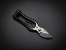 Load image into Gallery viewer, ABUKUMAKAWA FORGED SECATEURS 200MM / LEATHER STRAP
