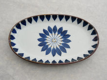 Load image into Gallery viewer, HASAMIYAKI BLUE FLOWER OVAL PLATE
