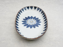 Load image into Gallery viewer, HASAMIYAKI BLUE FLOWER OVAL PLATE
