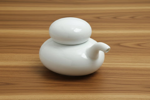 HASAMIYAKI HAKUZANGAMA ISHIKORO SHOYU-SASHI / SOY SAUCE POT WHITE